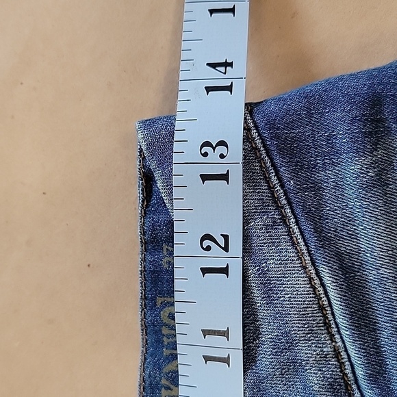 Blank NYC, Size 27, Skinny, Studded 5 Pocket Jeans, Gently Used Condition - Picture 3 of 13